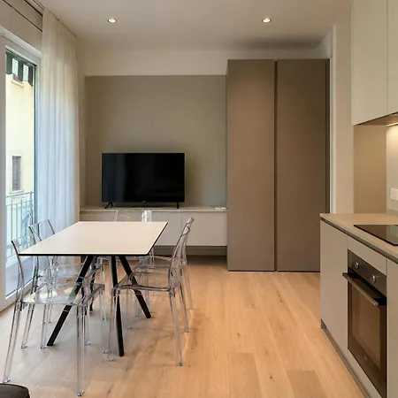 House Leoncino Apartment *