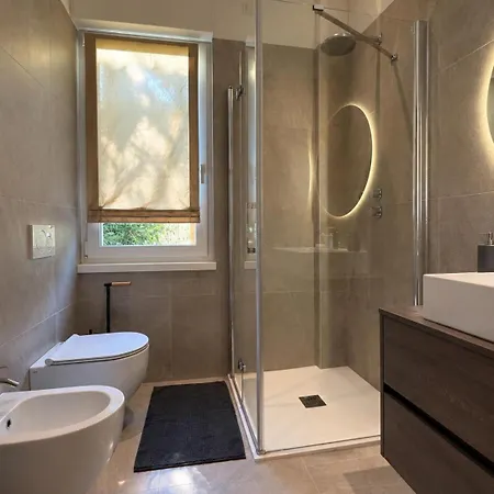 House Leoncino Apartment *