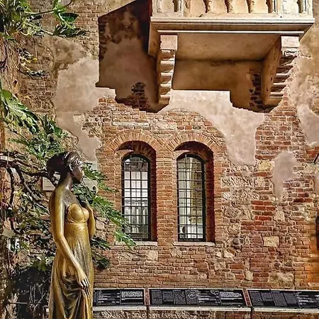 House Leoncino Apartment